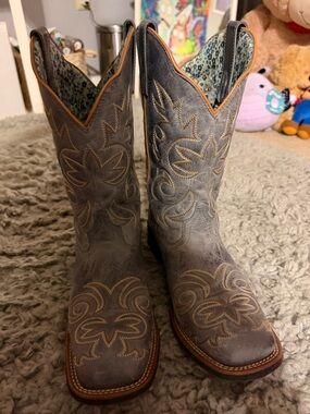 Laredo Western Leather Cowboy Boots - Light blue with Tan Stitching
